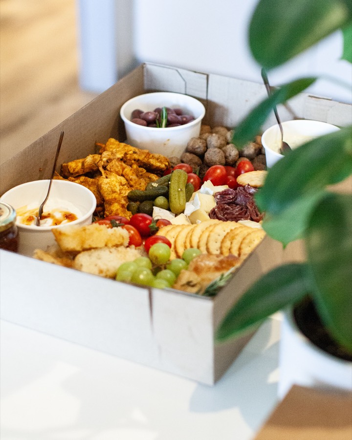 A Daai Platter Boks set out on a table, ready for a party